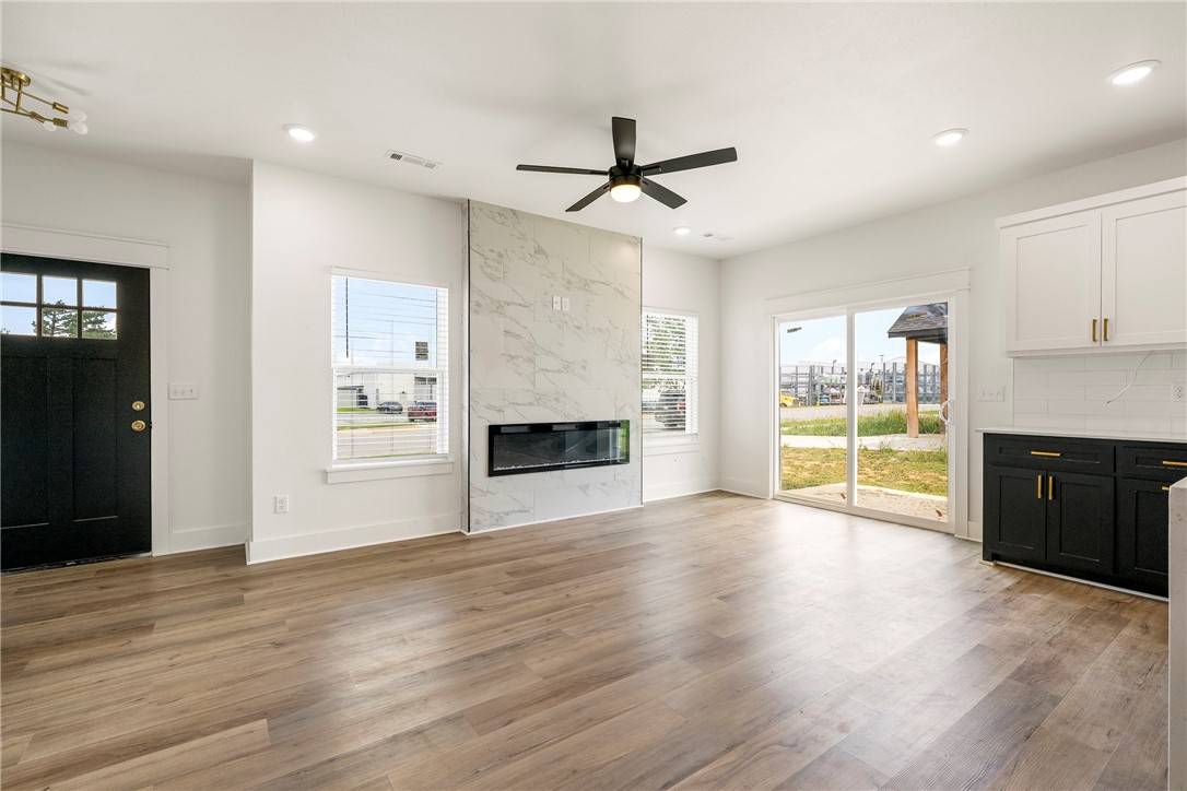 Rogers, AR 72758,407 S 21 St