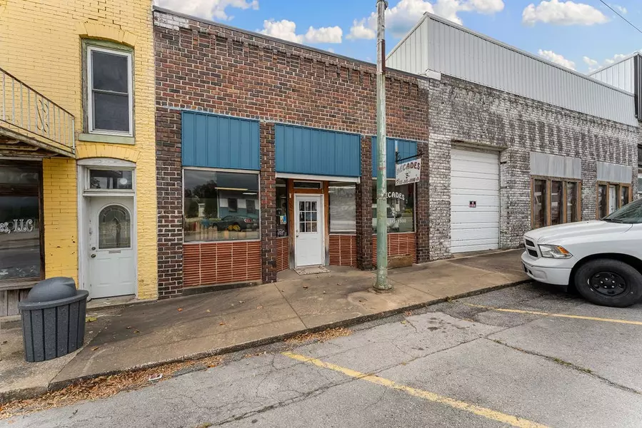 105 W Main St, Anderson, MO 64831