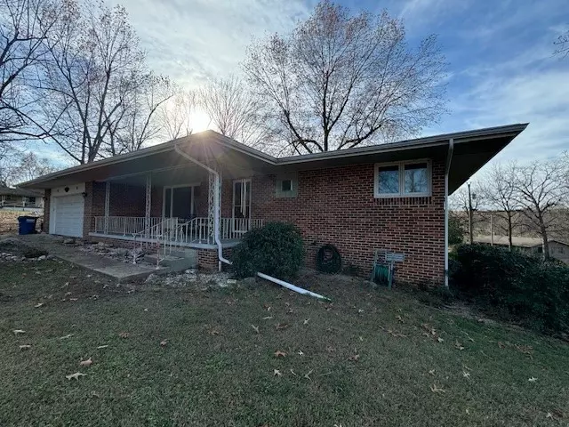 52 Dwight St, Mountain Home, AR 72653