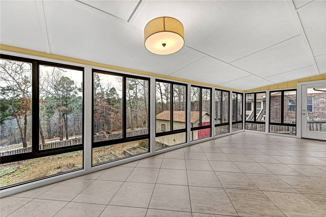 Bella Vista, AR 72715,16 Little Dr