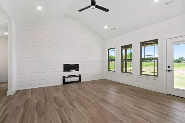 Rogers, AR 72756,990 Tucks Chapel Rd