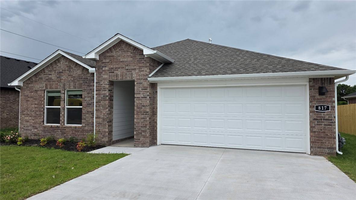 817 Heeler Ave, Lowell, AR 72745