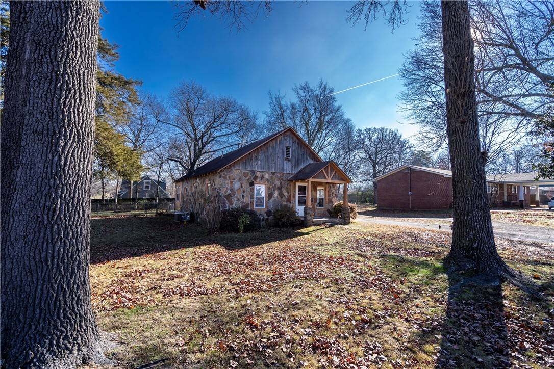 503 S Elm St, Siloam Springs, AR 72761