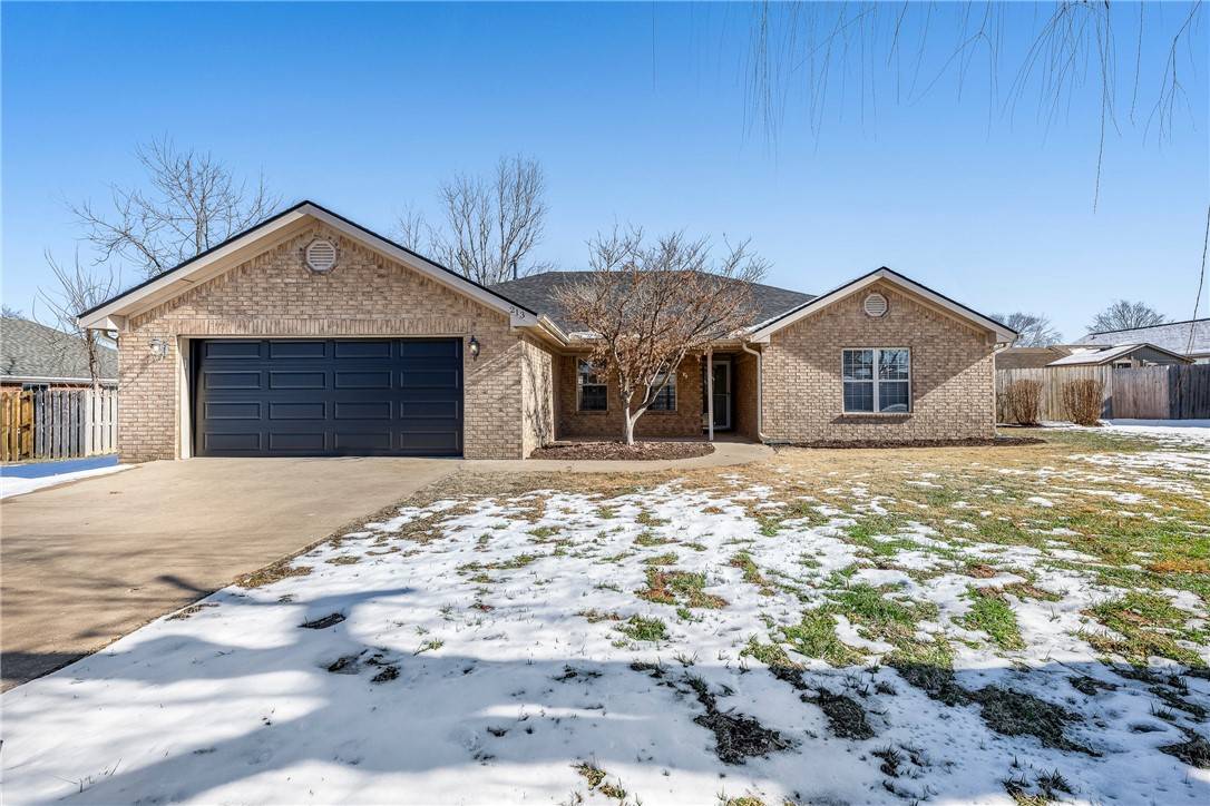 213 Paradise Way, Bentonville, AR 72712