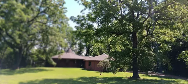 Harrison, AR 72601,2718 N Center Loop