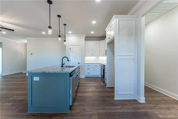 Bella Vista, AR 72714,18 Greenodd Dr