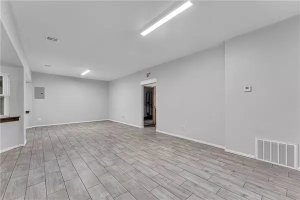 Siloam Springs, AR 72761,602 E Jefferson St