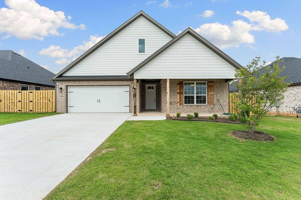 1815 Bugg St, Pea Ridge, AR 72751