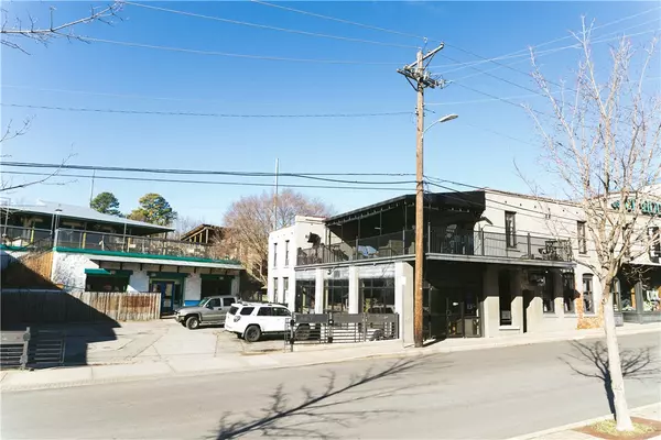 Fayetteville, AR 72701,339 West Ave #101