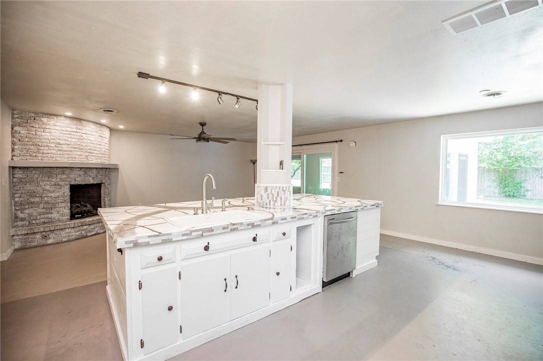 Springdale, AR 72762,1400 Buena Vista Cir