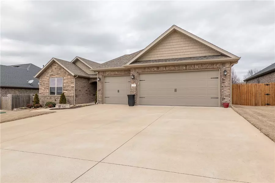 203 Deere Run Dr, Cave Springs, AR 72718