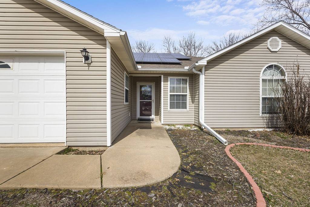 Siloam Springs, AR 72761,927 Lewis Cir