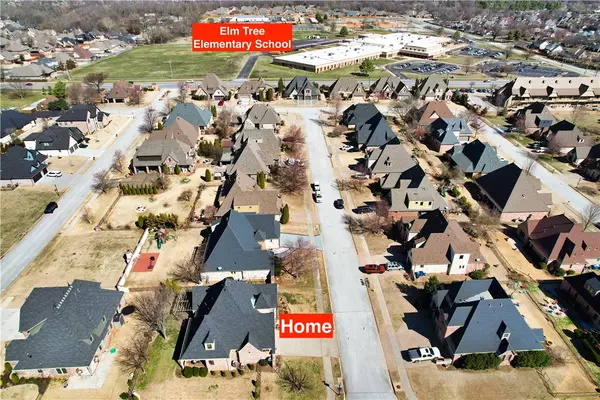 Bentonville, AR 72712,310 SW Chablis St