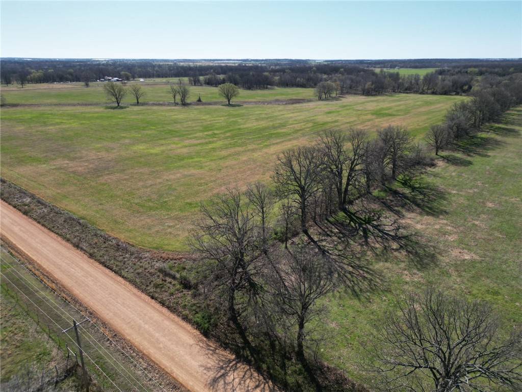 E 380 Rd, Jay, OK 74346
