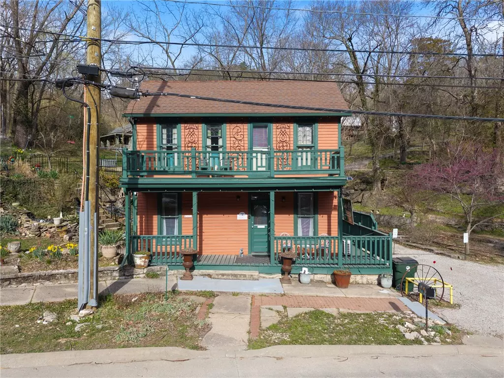 Eureka Springs, AR 72632,104 N Main St