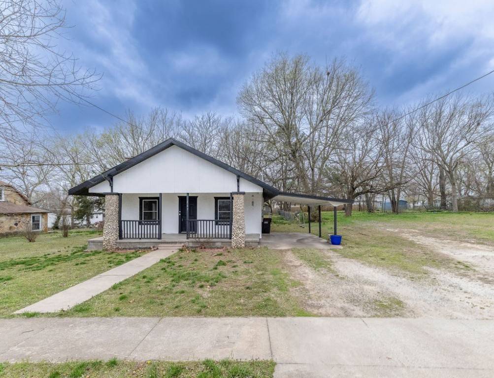 Lincoln, AR 72744,107 North West Ave