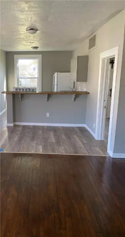 Webb City, MO 64870,202-204 S Roane St