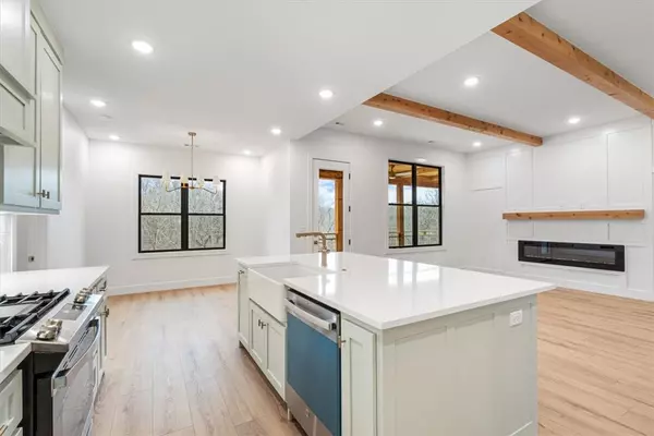 Bella Vista, AR 72715,15 Montgomery Ln
