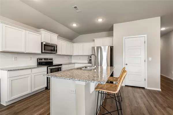 Fayetteville, AR 72701,945 E Starling St