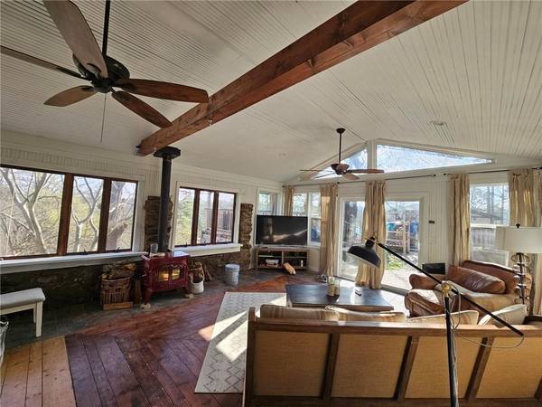 Eureka Springs, AR 72632,52 Wall St