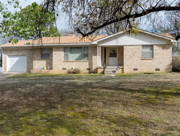 700 Young Ave, Arkoma, OK 74901