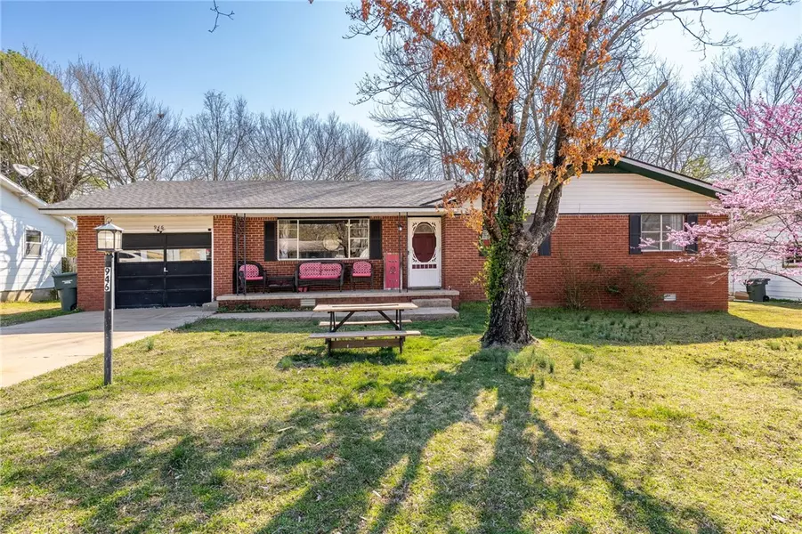 946 Janelle St, Fayetteville, AR 72701