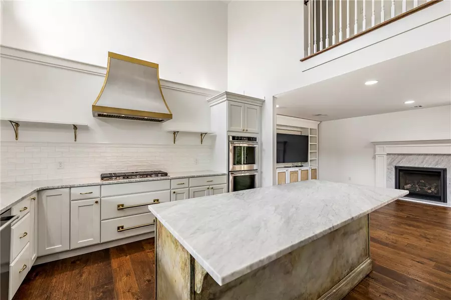 201 NW 7th St, Bentonville, AR 72712