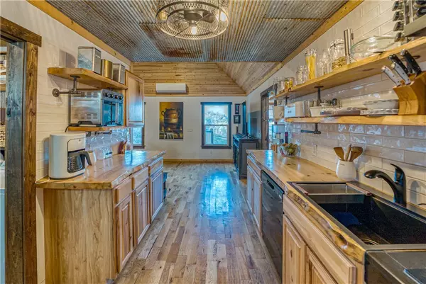 Omaha, AR 72662,9232 Cranenest Ln