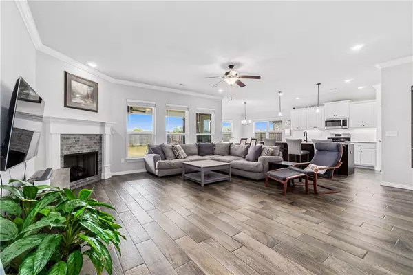 Lowell, AR 72745,607 Citrine St