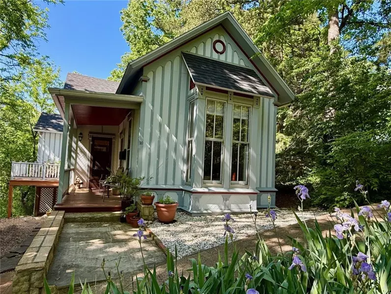 20 Fairmount St, Eureka Springs, AR 72632
