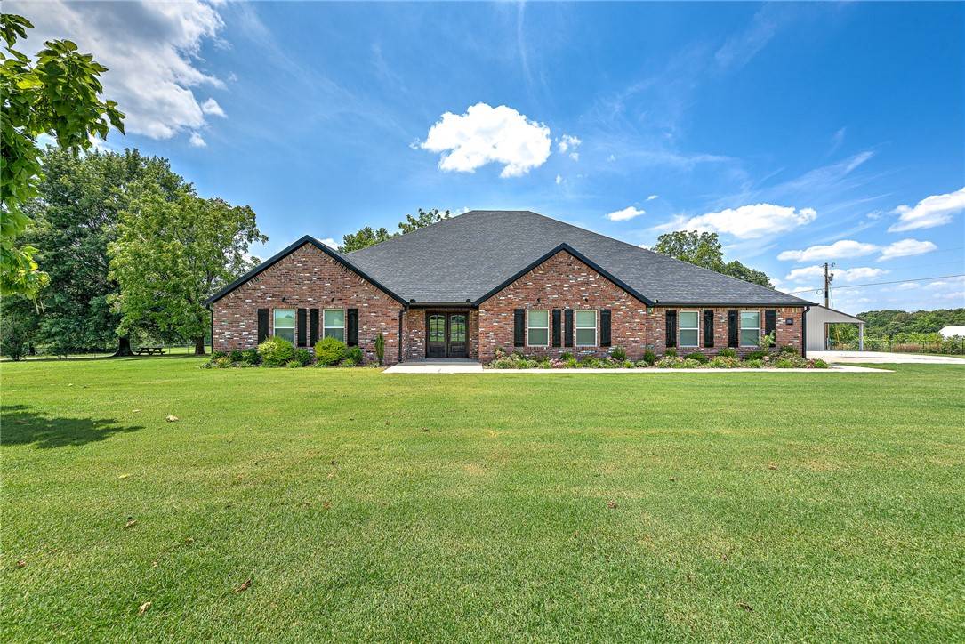 1563 Ardemagni Rd, Tontitown, AR 72762