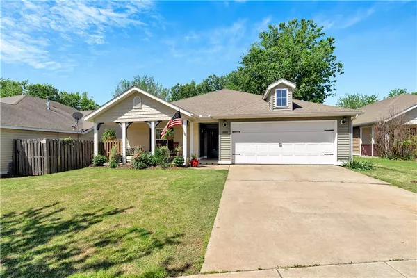 1385 S Holland Dr, Fayetteville, AR 72704