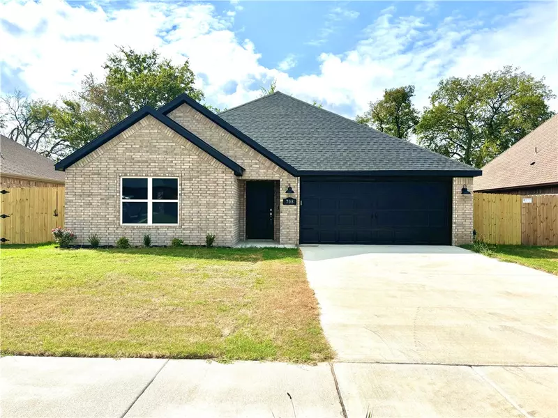 708 W Taylor St, Siloam Springs, AR 72761