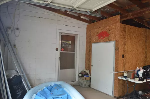 Combs, AR 72721,10208 Highway 16