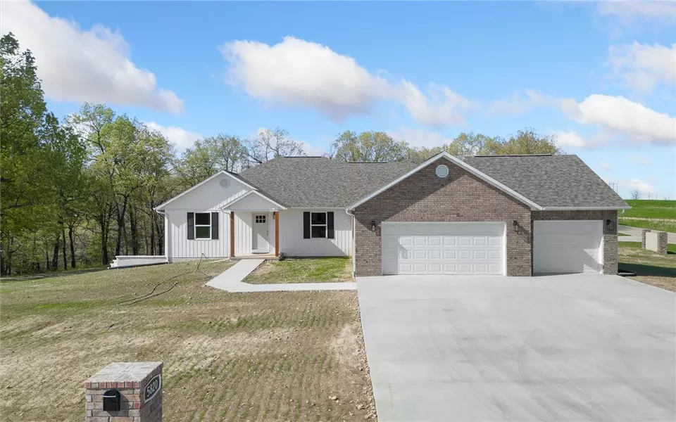 5820 Parkway Ln, Harrison, AR 72601