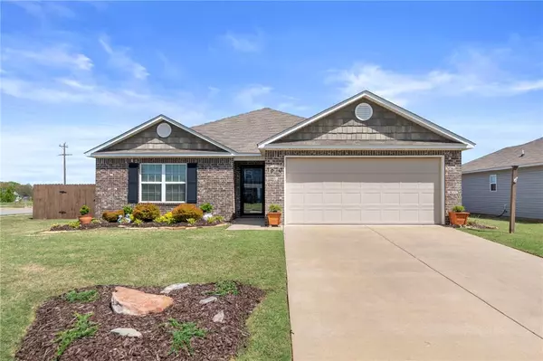 1670 Scotland Dr, Centerton, AR 72719