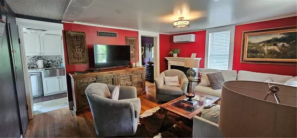 Eureka Springs, AR 72632,24 White St