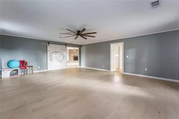 Rogers, AR 72758,908 E New Hope Rd