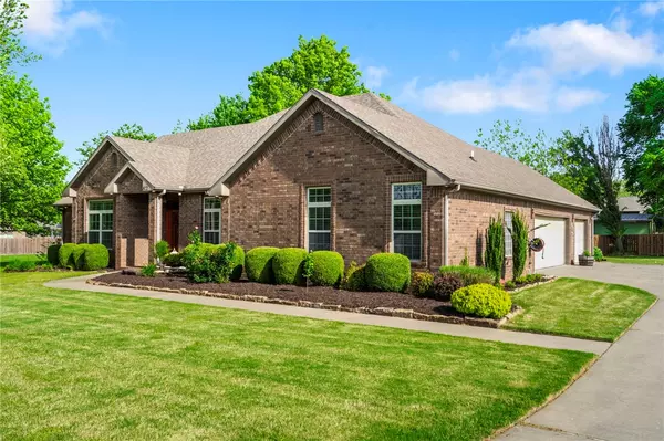 Prairie Grove, AR 72753,802 Charles Ln