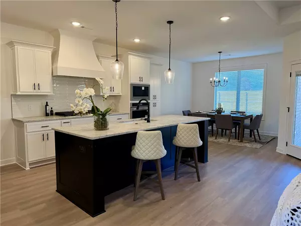 Pea Ridge, AR 72751,2108 Silk St