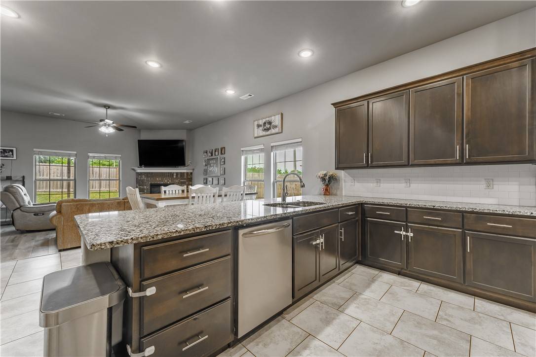 Bentonville, AR 72712,3600 Macintosh Way