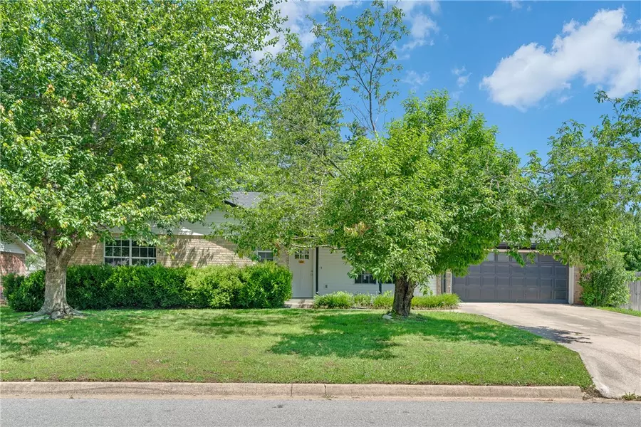 1103 W Cottonwood St, Rogers, AR 72758