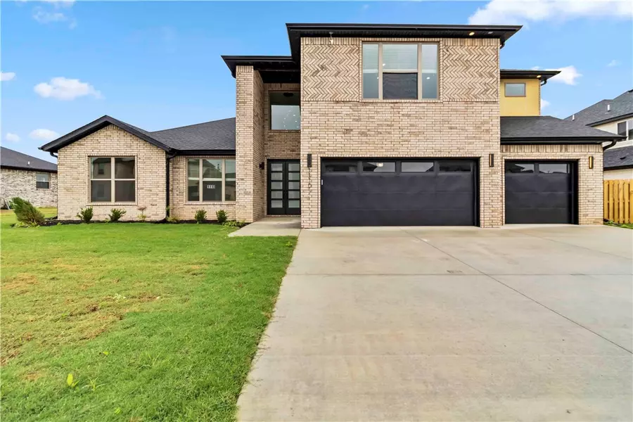 1110 Longbourn Dr, Centerton, AR 72719