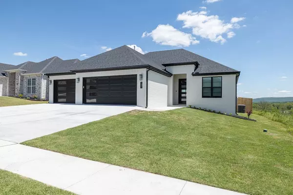 Prairie Grove, AR 72753,151 N Eagle Mountain St
