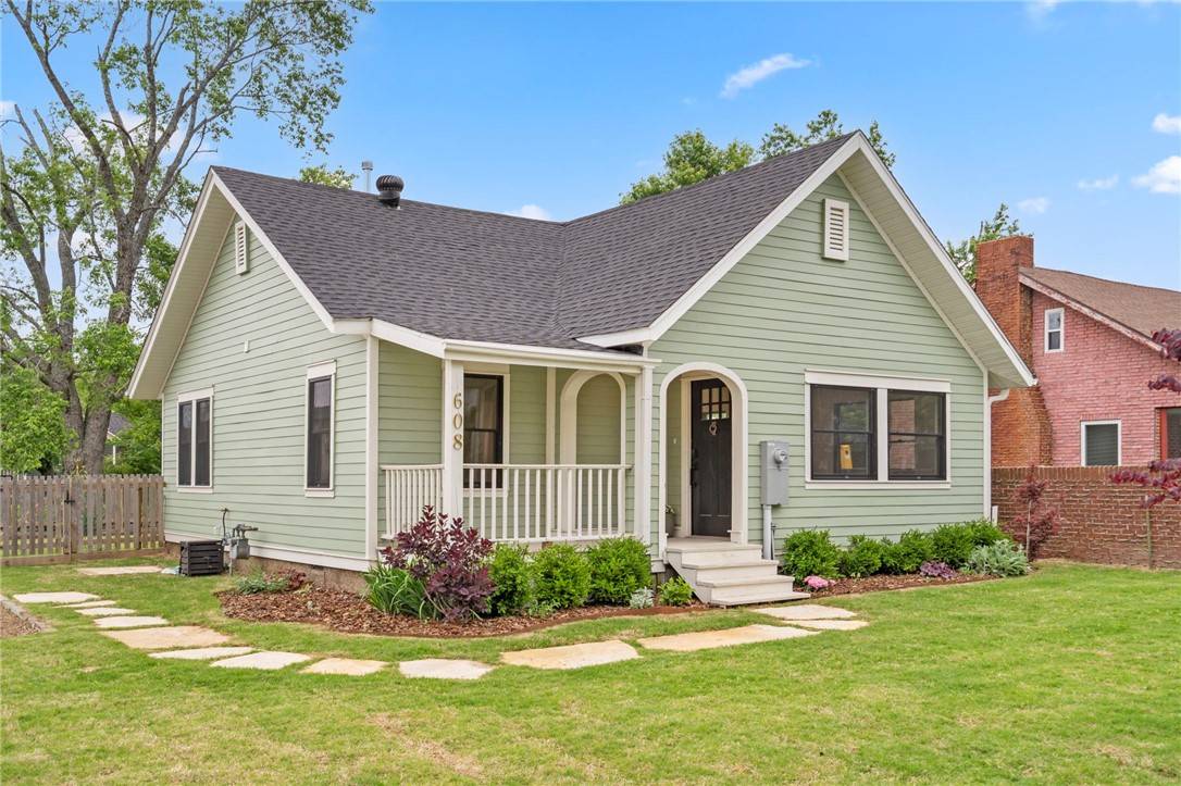 608 N Main St, Bentonville, AR 72712