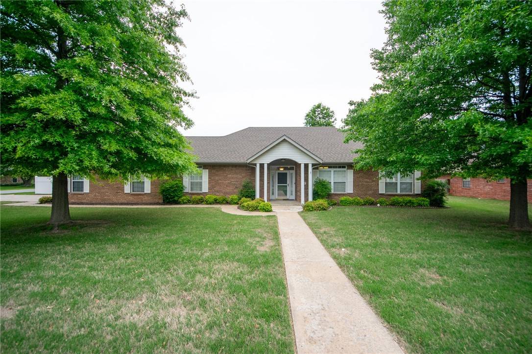296 W Countryside Dr, Farmington, AR 72730