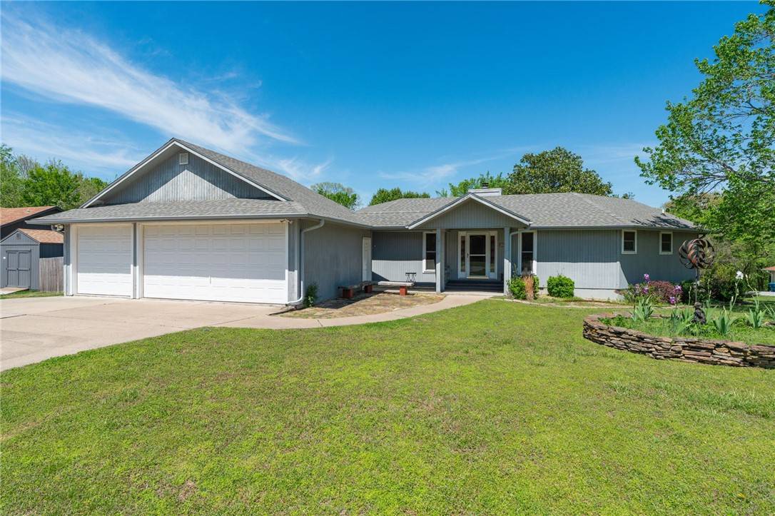 2 Natalie Ln, Bella Vista, AR 72715