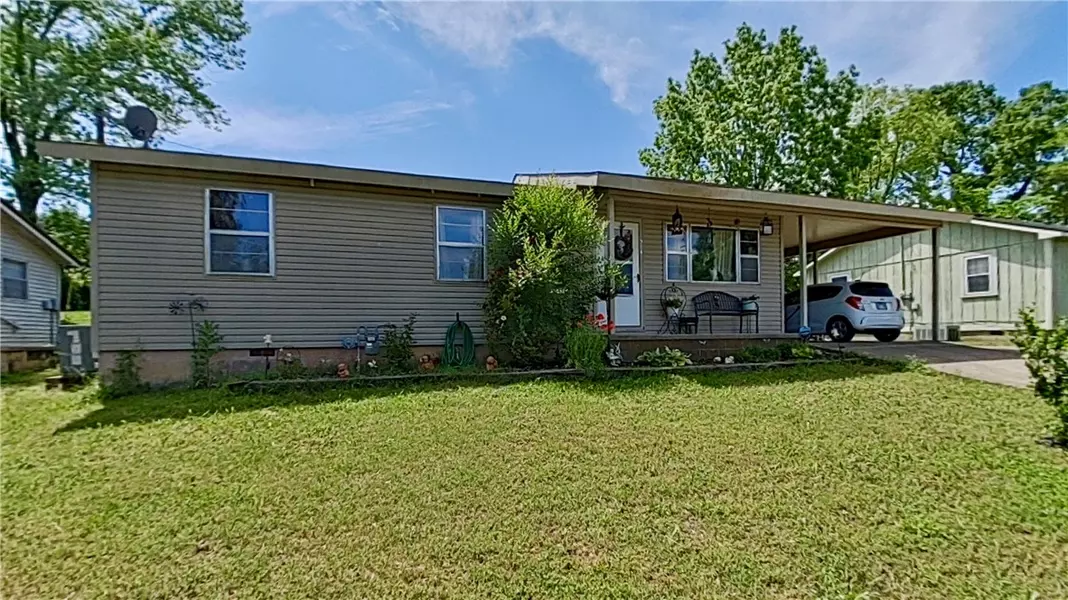 501 Missouri Pl, Huntsville, AR 72740