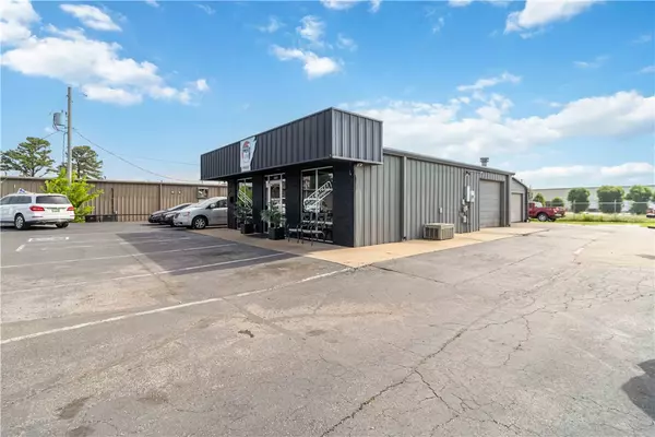 Springdale, AR 72764,2605 Thompson St