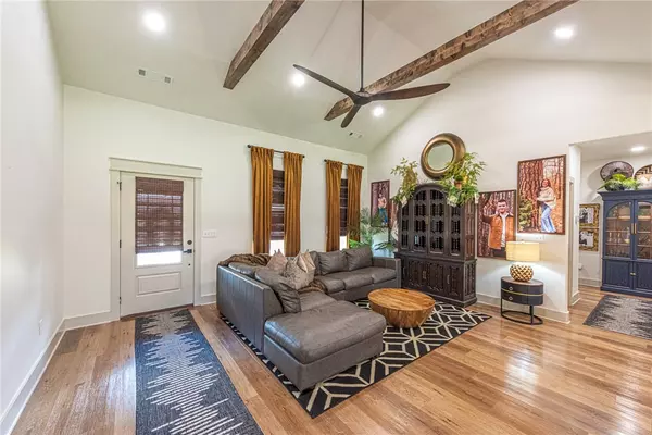 Prairie Grove, AR 72753,852 Round Top St